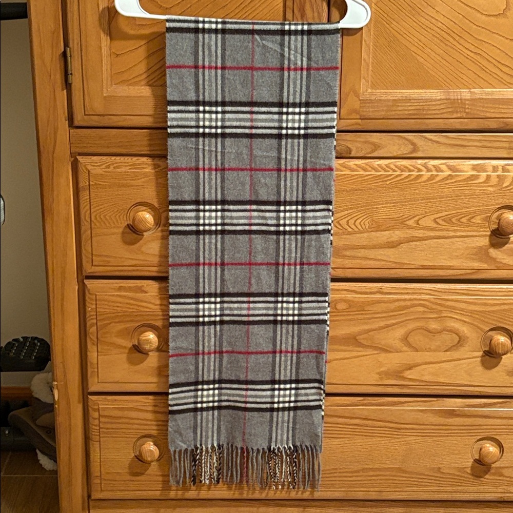 V. FRAAS Gray and Red Plaid Scarf